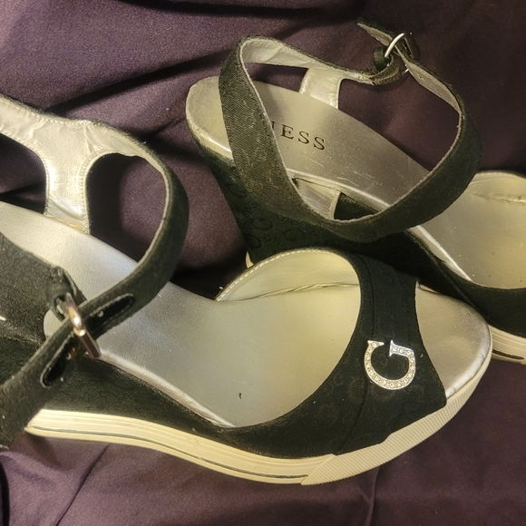 Guess black and white wedges - Picture 2 of 3